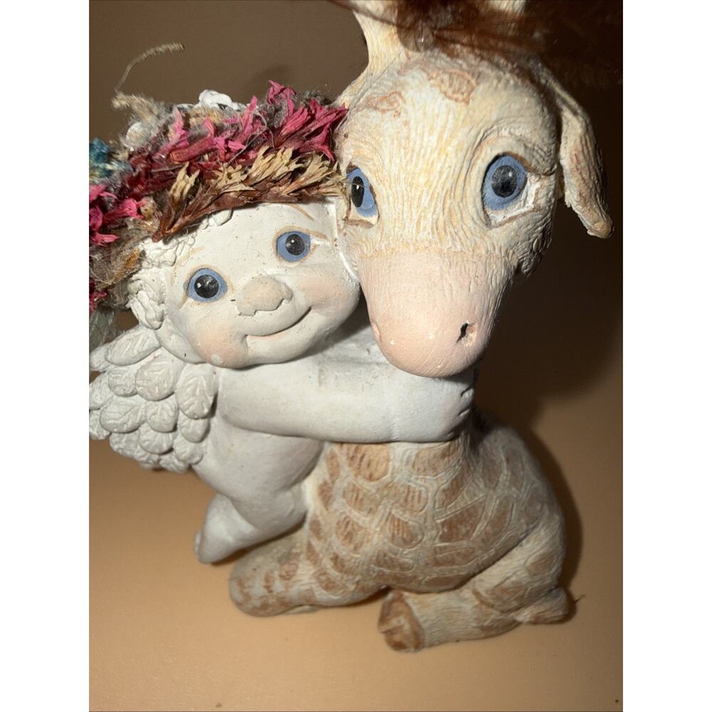 Dreamsicles #10181 “Huge Hugs” Angel Hugging Giraffe Figurine Kristin 1997 4.75" - Picture 2 of 6